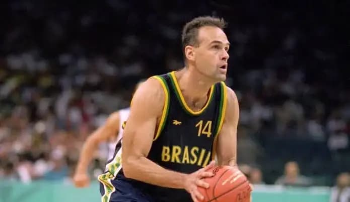 Oscar Schmidt: o eterno “Mão Santa” do basquete brasileiro, morre aos 68 anos