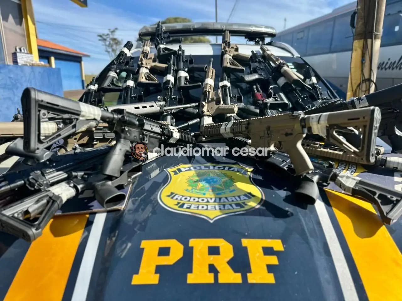 Maior da história: PRF apreende 26 fuzis no Paraná