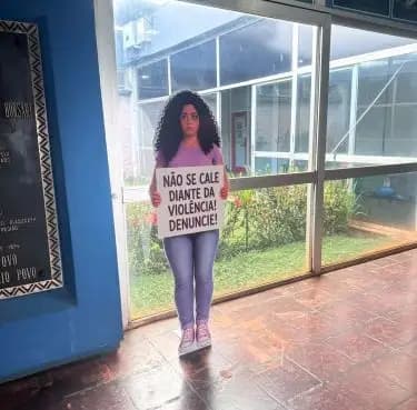 Marialva reforça campanha Agosto Lilás com faixas e totens de conscientização